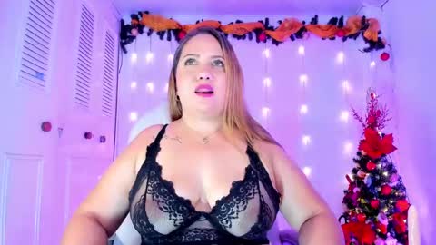 Snapshot of camilaa_foxxx chatting on December 2024 08:20:02 PM camilaa foxxx online show from December 2024 08:20:02 PM