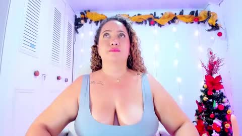 Snapshot of camilaa_foxxx chatting on December 2024 09:41:01 PM camilaa foxxx online show from December 2024 09:41:01 PM