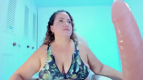 Snapshot of camilaa_foxxx chatting on January 2025 05:53:01 PM camilaa foxxx online show from January 2025 05:53:01 PM