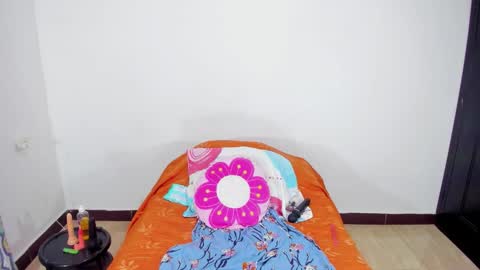 Snapshot of camilaa_foxxx chatting on October 2025 01:42:02 PM camilaa foxxx online show from October 2025 01:42:02 PM