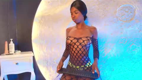 C A M I L A  online show from October 2025 12:26:02 PM