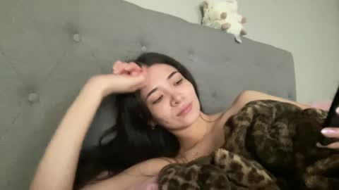 Snapshot of camilaxcruz chatting on September 2025 12:40:02 PM Camila Cruz online show from September 2025 12:40:02 PM