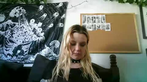 Snapshot of camille_deville chatting on January 2025 12:38:01 AM Camille Deville online show from January 2025 12:38:01 AM