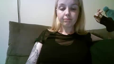 Snapshot of camille_deville chatting on February 2025 07:42:02 AM Camille Deville online show from February 2025 07:42:02 AM