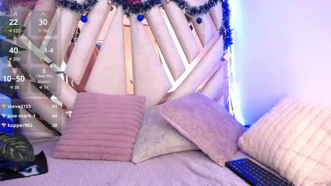 Snapshot of camille_halls chatting on December 2024 05:10:02 PM Camille online show from December 2024 05:10:02 PM