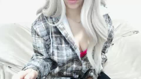 Snapshot of camillebunny chatting on December 2025 04:28:02 AM CamilleBunny online show from December 2025 04:28:02 AM