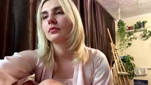 Snapshot of camillecharm chatting on January 2025 10:15:02 PM CamilleCharm online show from January 2025 10:15:02 PM