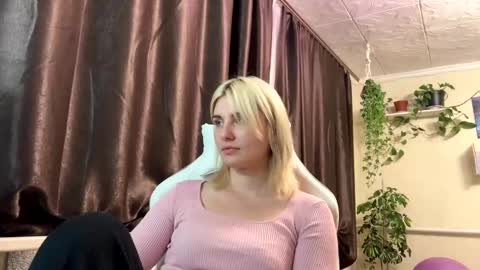Snapshot of camillecharm chatting on January 2025 07:28:02 PM CamilleCharm online show from January 2025 07:28:02 PM