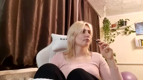 Snapshot of camillecharm chatting on January 2025 11:11:01 PM CamilleCharm online show from January 2025 11:11:01 PM