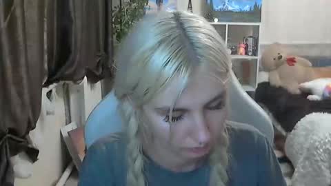 Snapshot of camillecharm chatting on October 2025 06:03:01 PM CamilleCharm online show from October 2025 06:03:01 PM