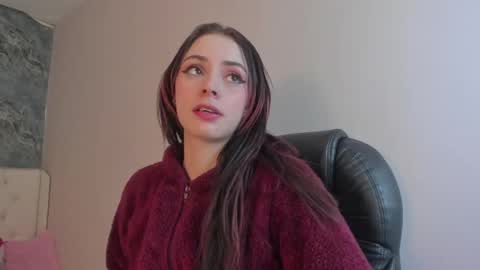 Snapshot of camillen_pettid chatting on February 2025 10:28:01 PM C A M I L L E N Help me get to the top online show from February 2025 10:28:01 PM