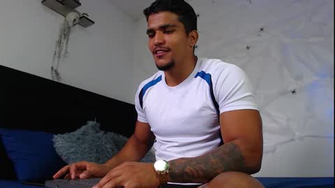 camilo_contre21 online show from October 2025 06:29:02 PM