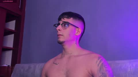   INDEPENDENT MODEL online show from January 2025 12:18:01 PM