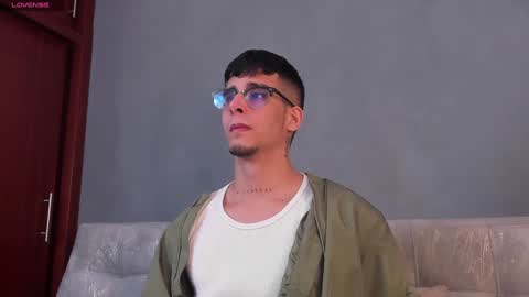   INDEPENDENT MODEL online show from January 2025 10:17:01 AM