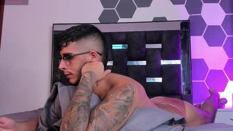   INDEPENDENT MODEL online show from February 2025 02:00:02 PM