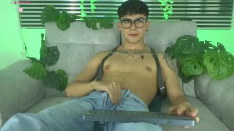 Snapshot of camilo_xcam chatting on May 2026 11:33:01 PM CAMILO online show from May 2026 11:33:01 PM