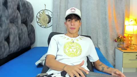 Snapshot of camilobass_ chatting on April 2026 01:22:01 AM Camilo Bass online show from April 2026 01:22:01 AM