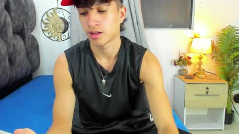 Snapshot of camilobass_ chatting on April 2026 01:10:01 AM Camilo Bass online show from April 2026 01:10:01 AM