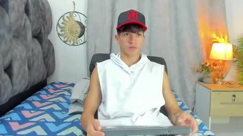 Snapshot of camilobass_ chatting on April 2026 01:44:02 AM Camilo Bass online show from April 2026 01:44:02 AM