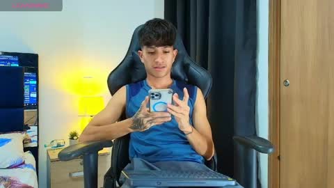 Snapshot of camilobass_ chatting on April 2026 01:07:02 AM Camilo Bass online show from April 2026 01:07:02 AM