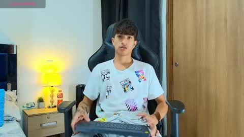 Snapshot of camilobass_ chatting on May 2026 01:22:02 AM Camilo Bass online show from May 2026 01:22:02 AM