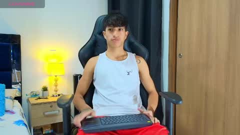 Snapshot of camilobass_ chatting on May 2026 01:03:01 AM Camilo Bass online show from May 2026 01:03:01 AM
