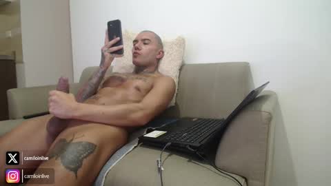 Snapshot of camiloinlive chatting on December 2025 04:04:01 PM camiloinlive online show from December 2025 04:04:01 PM