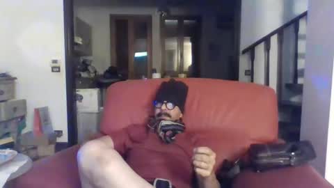 Snapshot of camomilla72 chatting on September 2025 09:10:02 AM Cristian online show from September 2025 09:10:02 AM