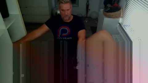 Snapshot of camunication chatting on October 2025 11:18:01 AM camunication online show from October 2025 11:18:01 AM