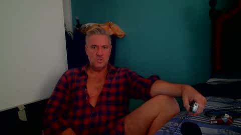 Snapshot of camunication chatting on October 2025 10:27:02 AM camunication online show from October 2025 10:27:02 AM