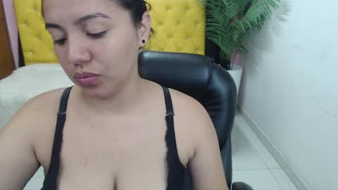 Snapshot of candiapole chatting on January 2025 12:42:01 PM Candy online show from January 2025 12:42:01 PM
