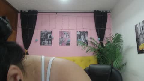 Snapshot of candiapole chatting on January 2025 01:17:02 PM Candy online show from January 2025 01:17:02 PM