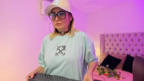 Candie  online show from October 2025 01:22:01 PM