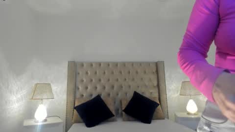 Candie  online show from December 2025 01:49:02 PM