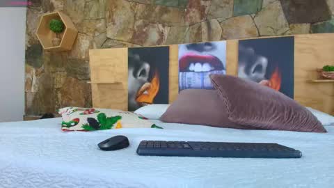 Jolie online show from November 2025 07:13:01 PM