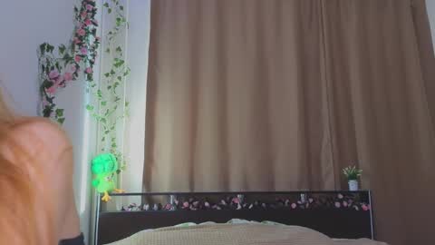 Snapshot of candy_flosse chatting on October 2025 08:12:01 AM candy_flosse online show from October 2025 08:12:01 AM