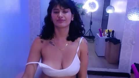 Candy online show from January 2025 10:44:02 PM