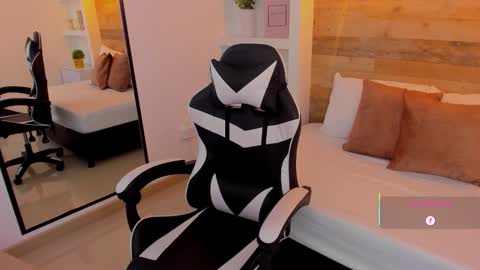 CANDY online show from November 2025 07:02:02 PM