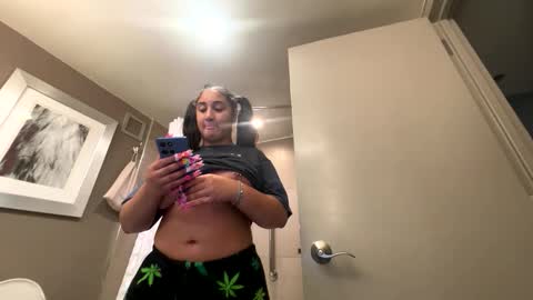 candyclaws05 online show from May 2026 06:16:02 PM