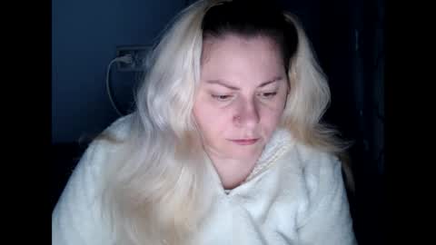 Laura online show from October 2025 12:13:02 PM