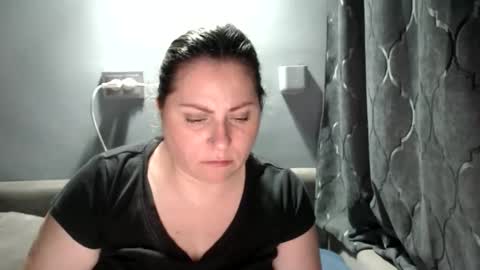 Laura online show from November 2025 08:25:02 PM