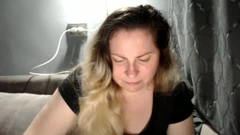 Laura online show from June 2026 07:46:01 PM