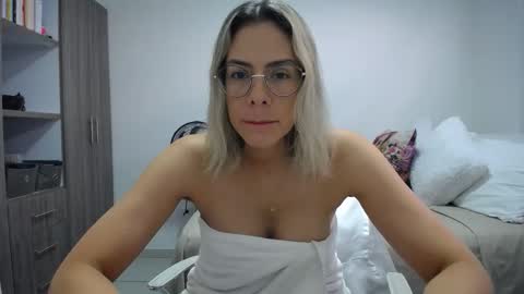 Candy Dowson online show from May 2026 08:14:02 PM