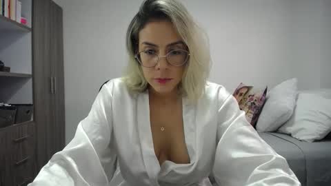 Candy Dowson online show from May 2026 08:58:01 PM