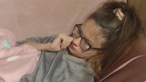 say meow and send tip  online show from December 2025 01:29:01 PM