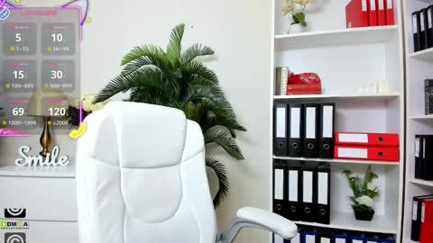 Snapshot of candywesst chatting on November 2025 05:18:02 AM Candy My pleasure its in your hands online show from November 2025 05:18:02 AM