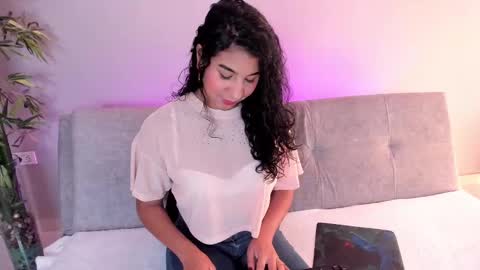Snapshot of candyy_bella chatting on February 2025 07:12:02 PM Isabella online show from February 2025 07:12:02 PM