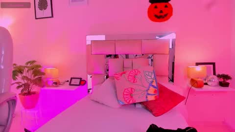 Candy online show from October 2025 07:11:01 PM