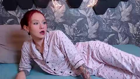 Mia online show from October 2025 03:58:01 AM