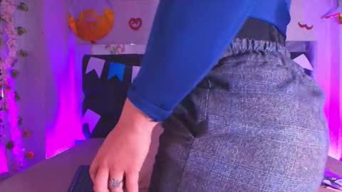 Aura  online show from September 2025 11:57:01 AM